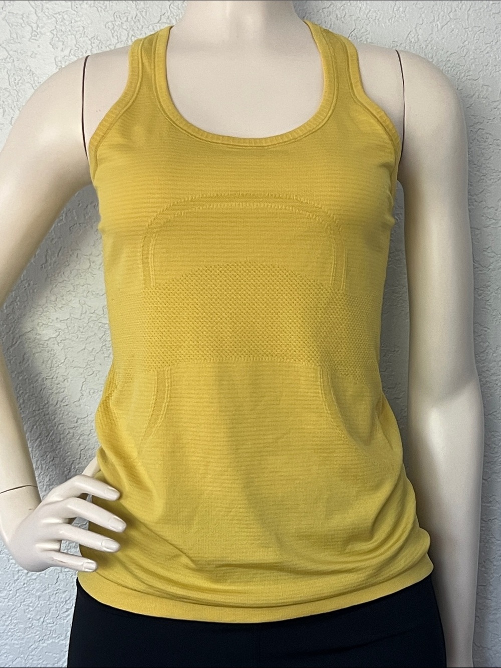 Lululemon Womens Swiftly Tech Racerback Tank Size 6 Yellow Yoga Running Gym